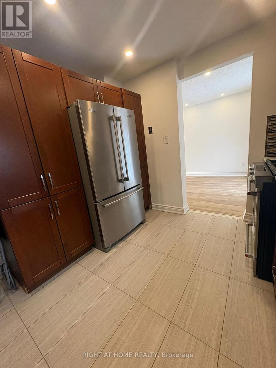 3158 Mccarron Crescent E, Mississauga, Ontario  L5N 3H5 - Photo 11 - W12611250