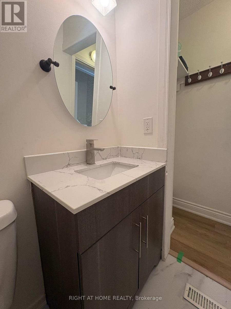 3158 Mccarron Crescent E, Mississauga, Ontario  L5N 3H5 - Photo 13 - W12611250