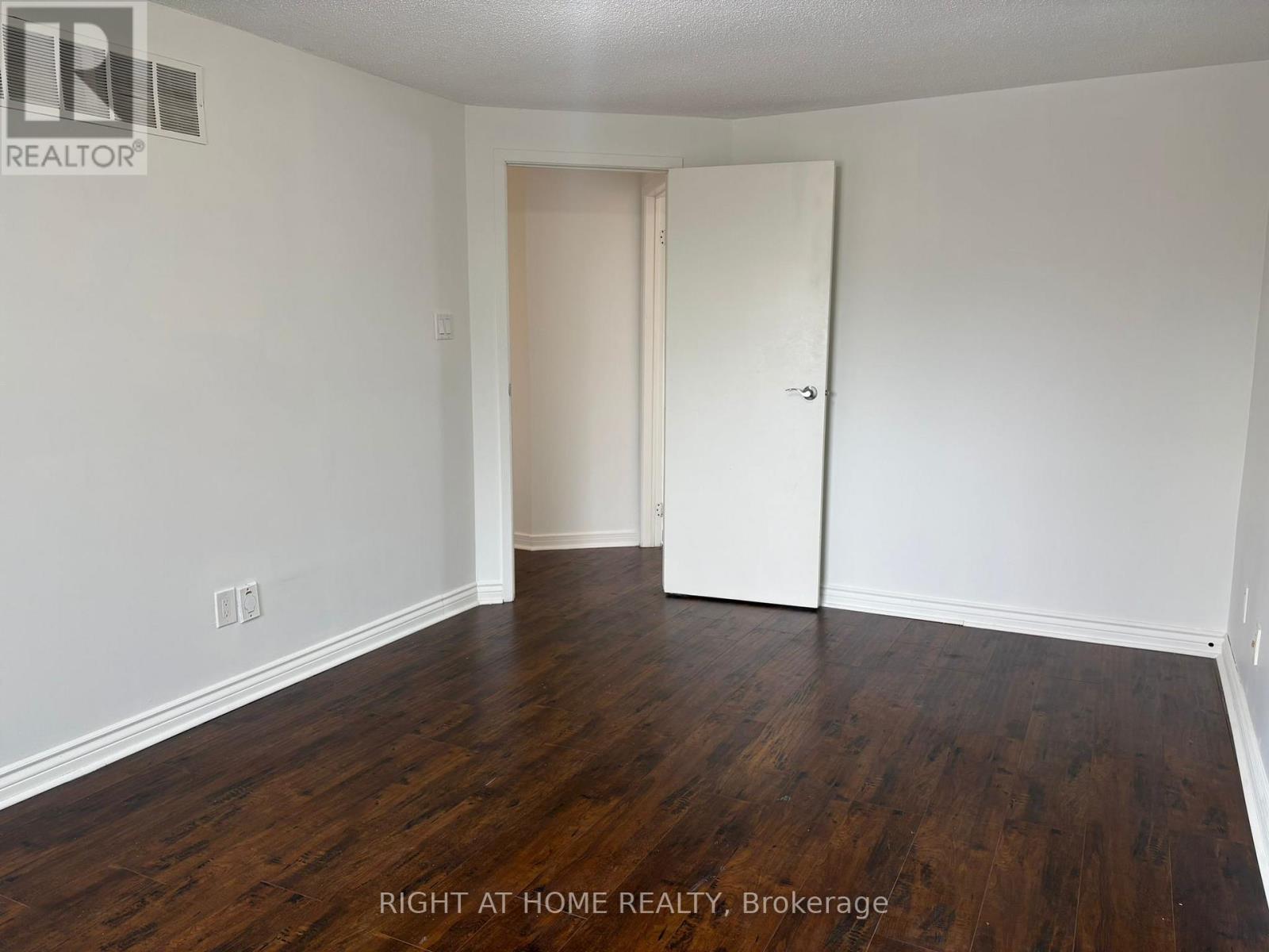 3158 Mccarron Crescent E, Mississauga, Ontario  L5N 3H5 - Photo 19 - W12611250