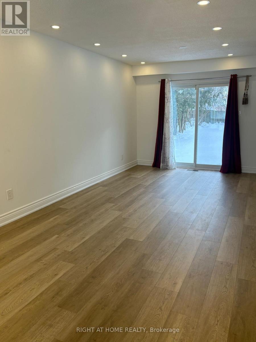 3158 Mccarron Crescent E, Mississauga, Ontario  L5N 3H5 - Photo 3 - W12611250