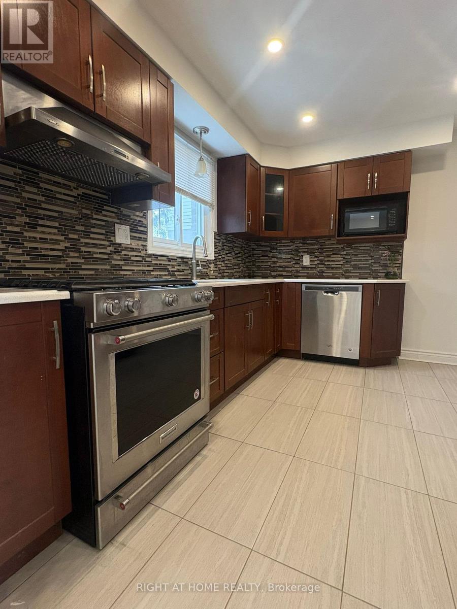 3158 Mccarron Crescent E, Mississauga, Ontario  L5N 3H5 - Photo 8 - W12611250