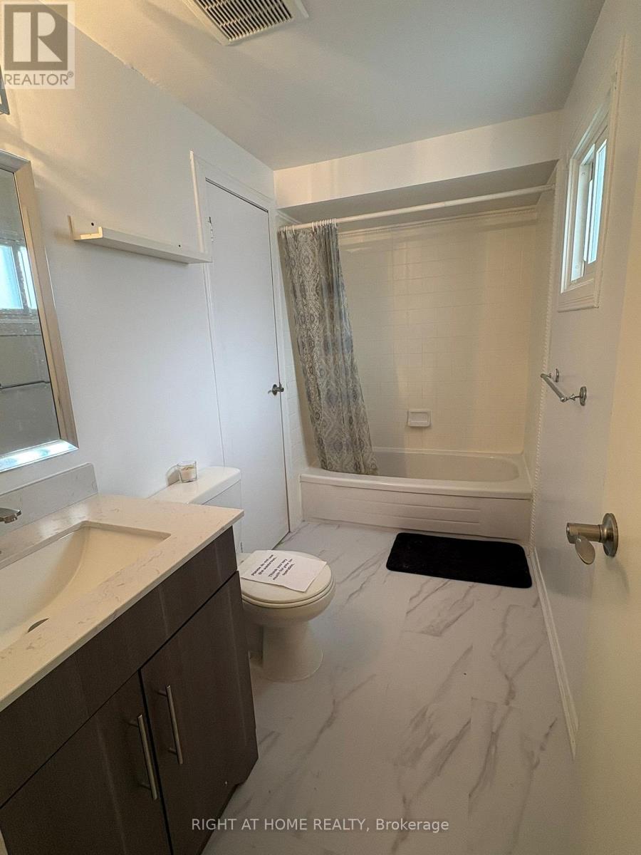 3158 Mccarron Crescent E, Mississauga, Ontario  L5N 3H5 - Photo 23 - W12611250