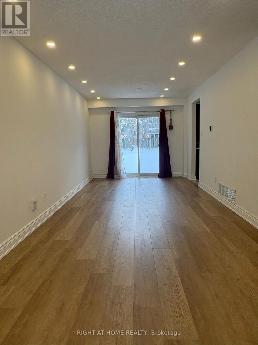 3158 Mccarron Crescent E, Mississauga, Ontario  L5N 3H5 - Photo 5 - W12611250