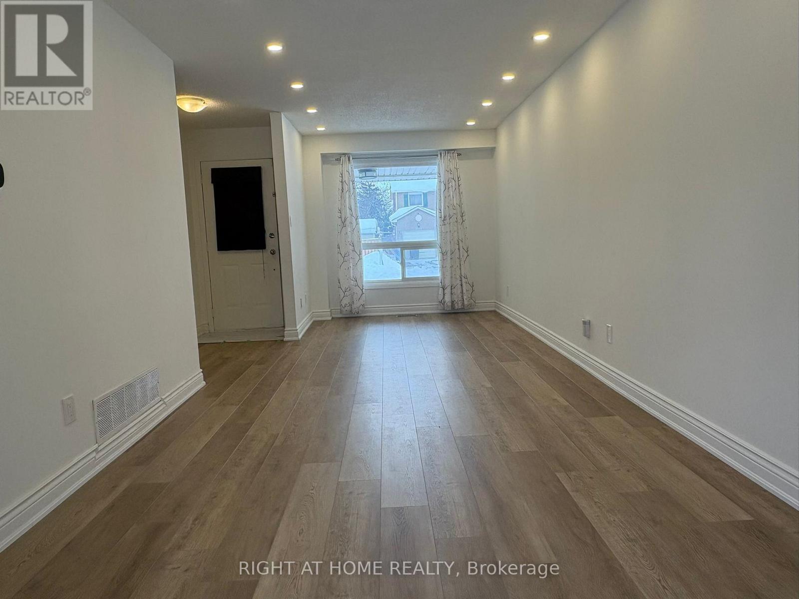 3158 Mccarron Crescent E, Mississauga, Ontario  L5N 3H5 - Photo 7 - W12611250