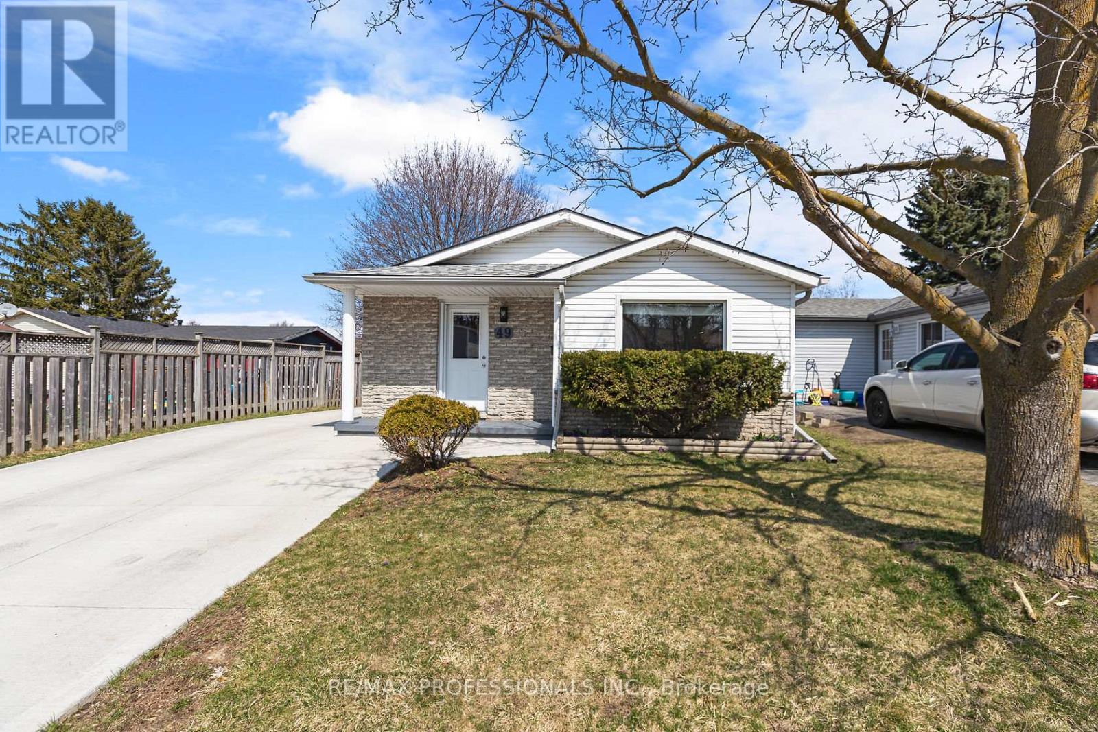 LOWER - 49 BARWOOD CRESCENT, Kitchener, Ontario