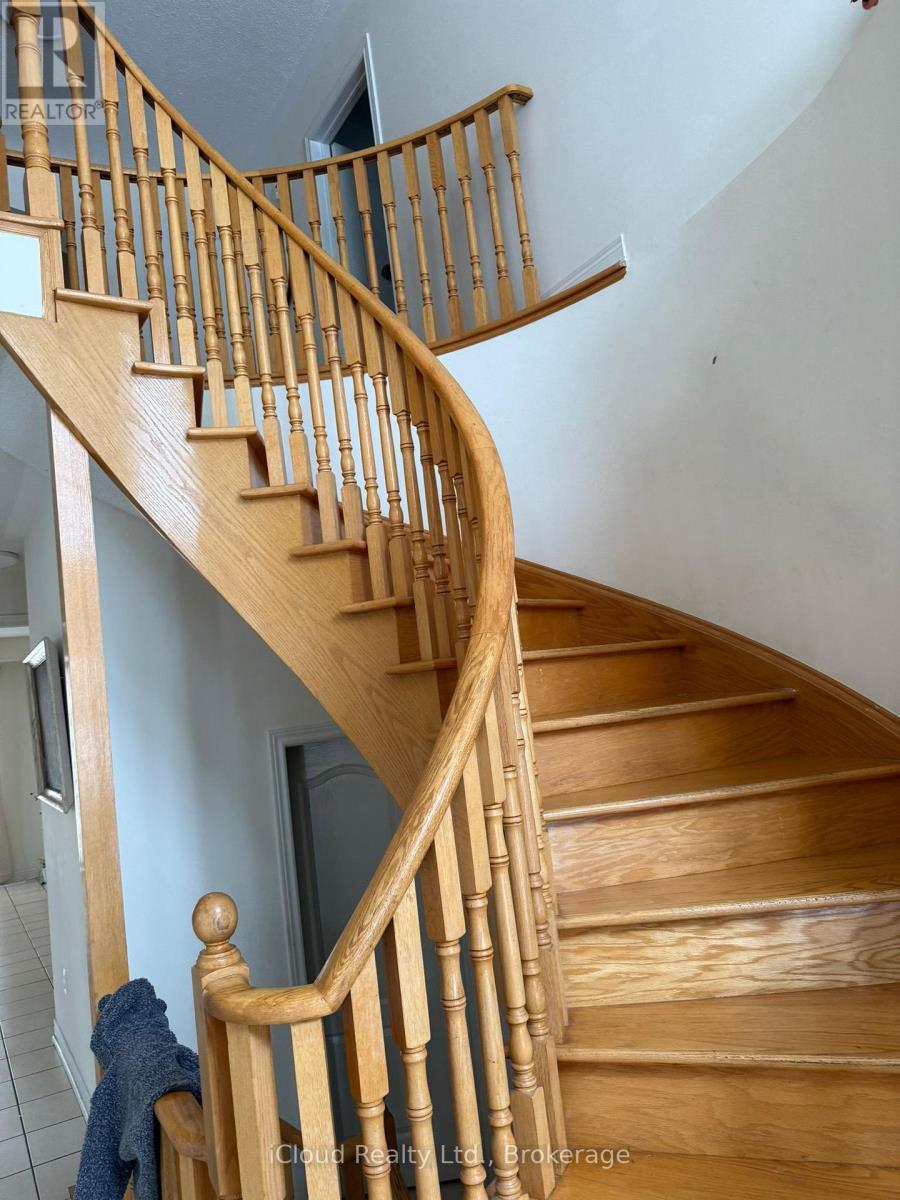 11 Pine Landing Trail, Brampton (Sandringham-Wellington), Ontario  L6R 3H4 - Photo 12 - W12693644