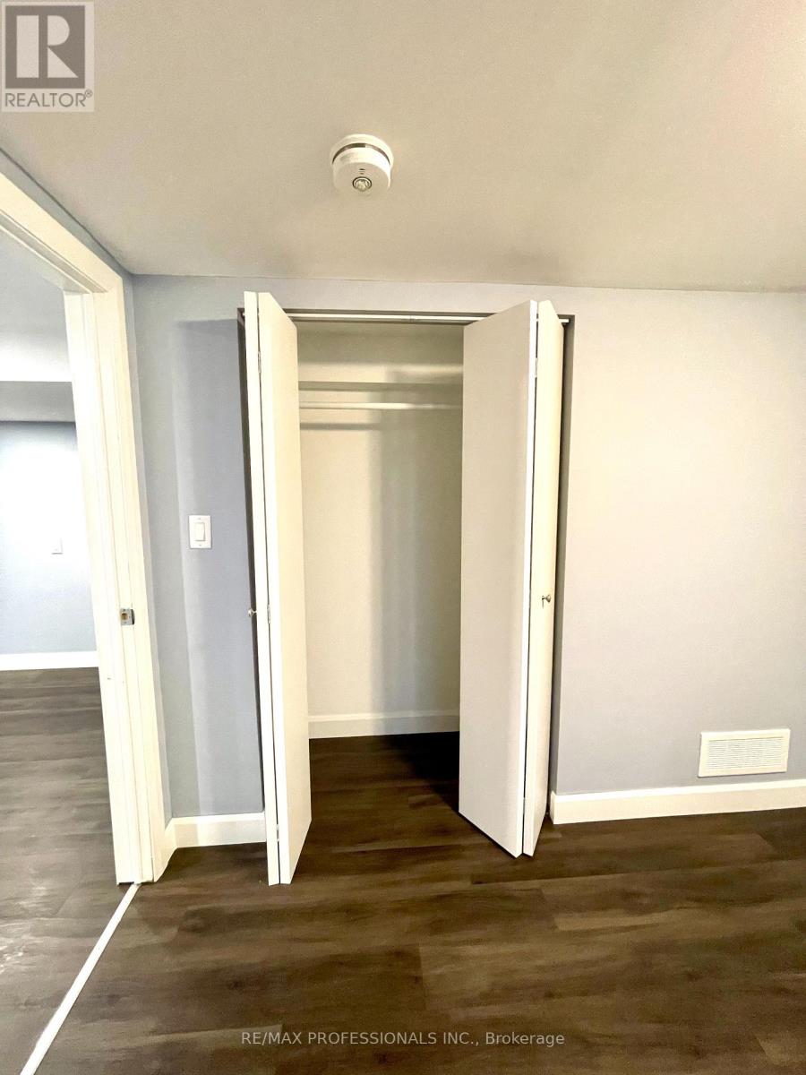 Lower - 49 Barwood Crescent, Kitchener, Ontario  N2E 1T9 - Photo 5 - X12515326