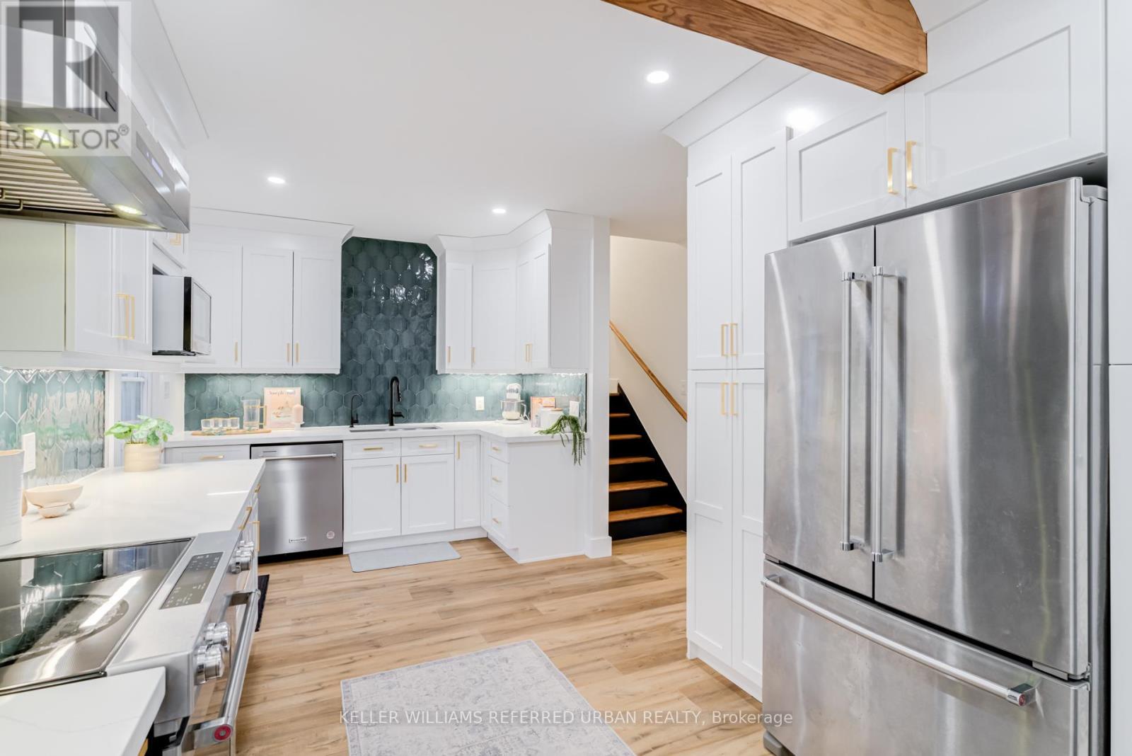 237 Hoover Crescent, Hamilton, Ontario  L9A 3H5 - Photo 11 - X12696386