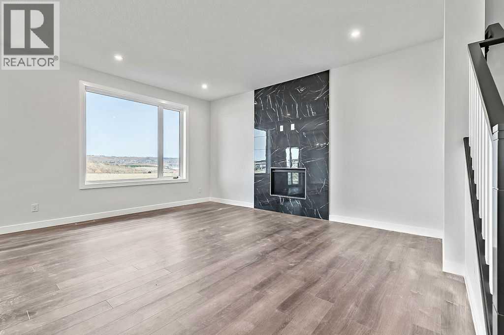 71 Southborough Crescent, Cochrane, Alberta  T4C 3J3 - Photo 9 - A2273098