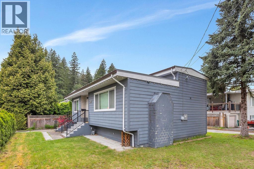 1665 Patricia Avenue, Port Coquitlam, British Columbia  V3B 2G6 - Photo 3 - R3084307