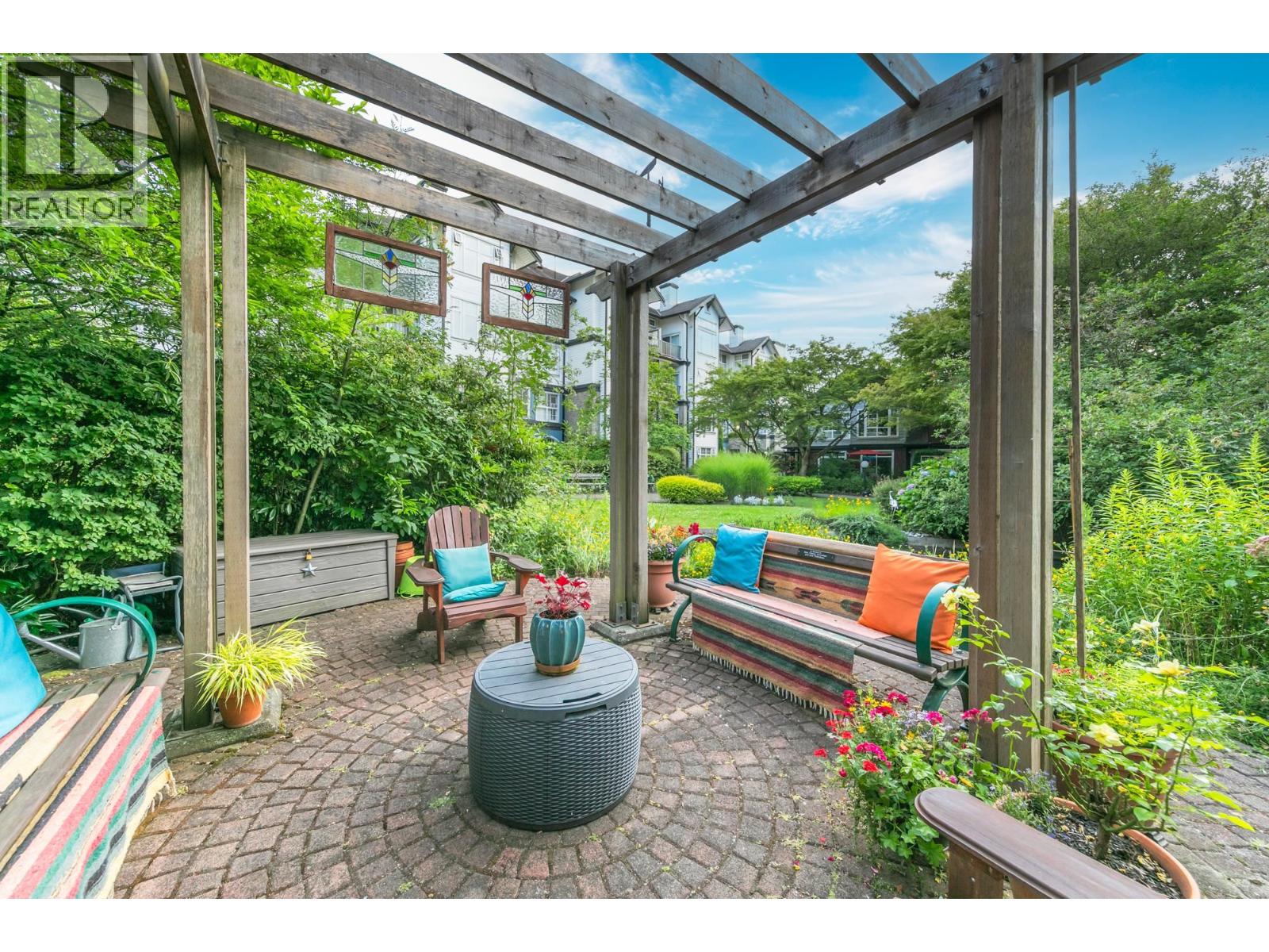 202 83 Star Crescent, New Westminster, British Columbia  V3M 6X8 - Photo 5 - R3084419