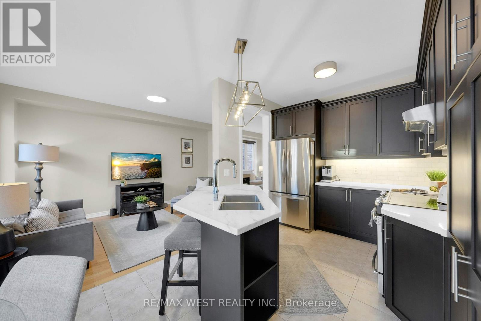 244 Hansard Drive, Vaughan, Ontario  L4H 0W1 - Photo 5 - N12737626