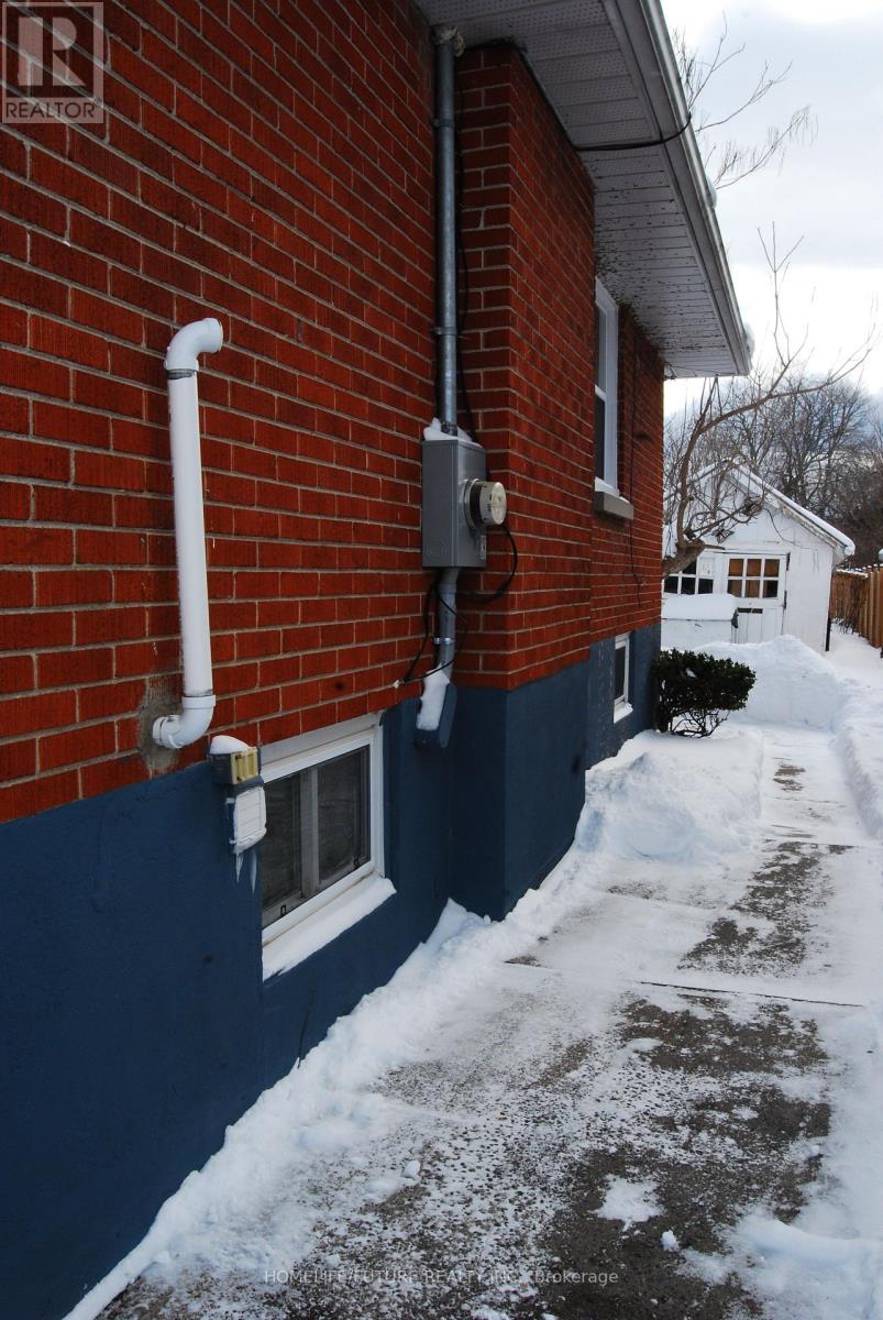 593 RIDGEWAY AVENUE, Oshawa, Ontario