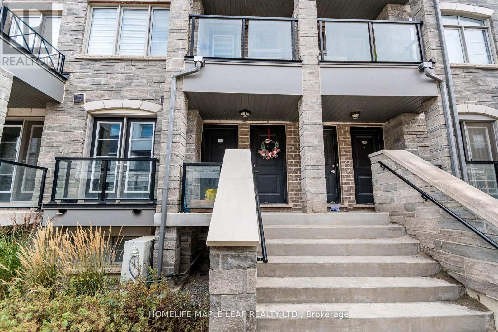 29 - 200 Veterans Drive, Brampton, Ontario  L7A 4S6 - Photo 2 - W12737640