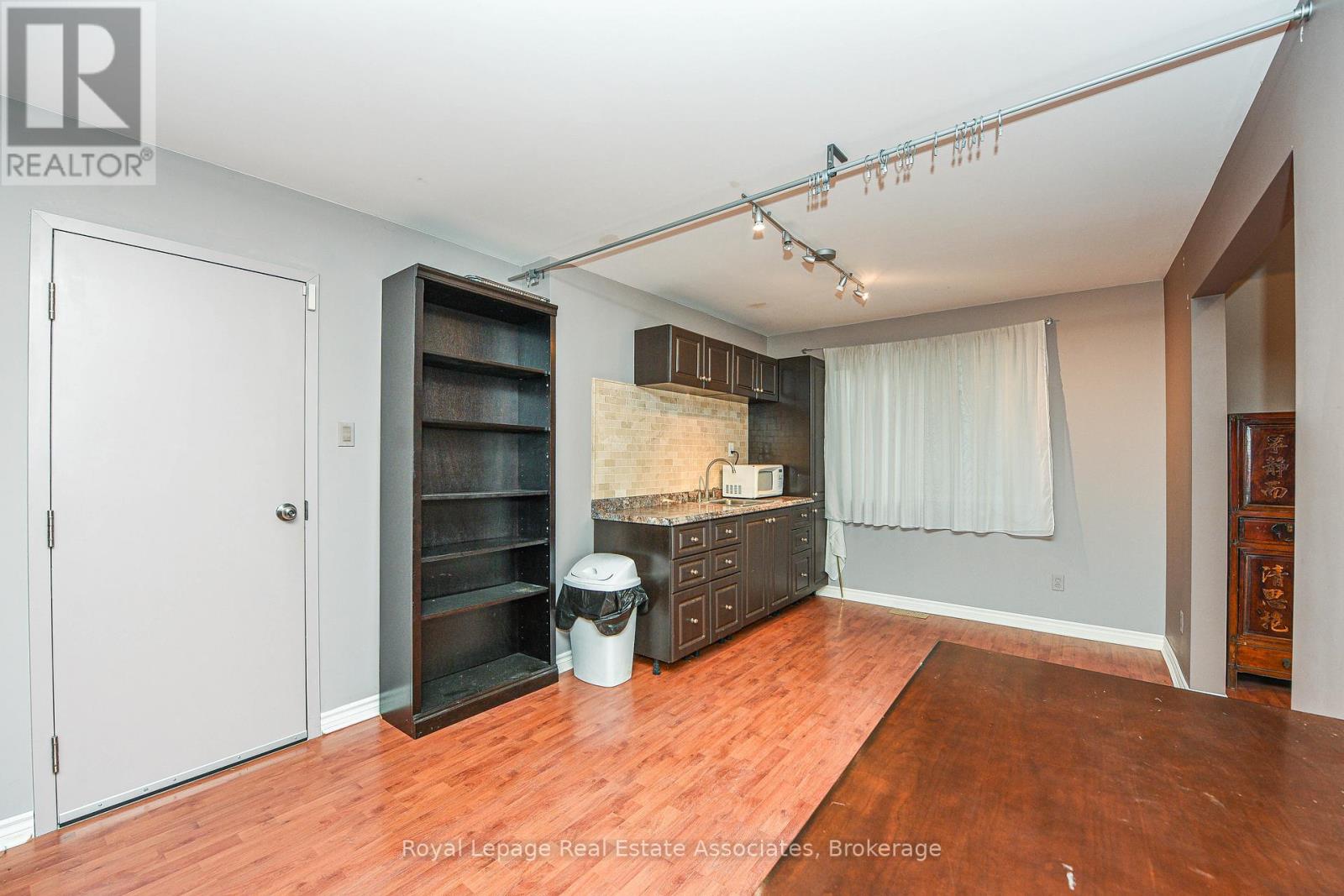 270 Lakeshore Road E, Mississauga, Ontario  L5G 1H1 - Photo 11 - W12590924