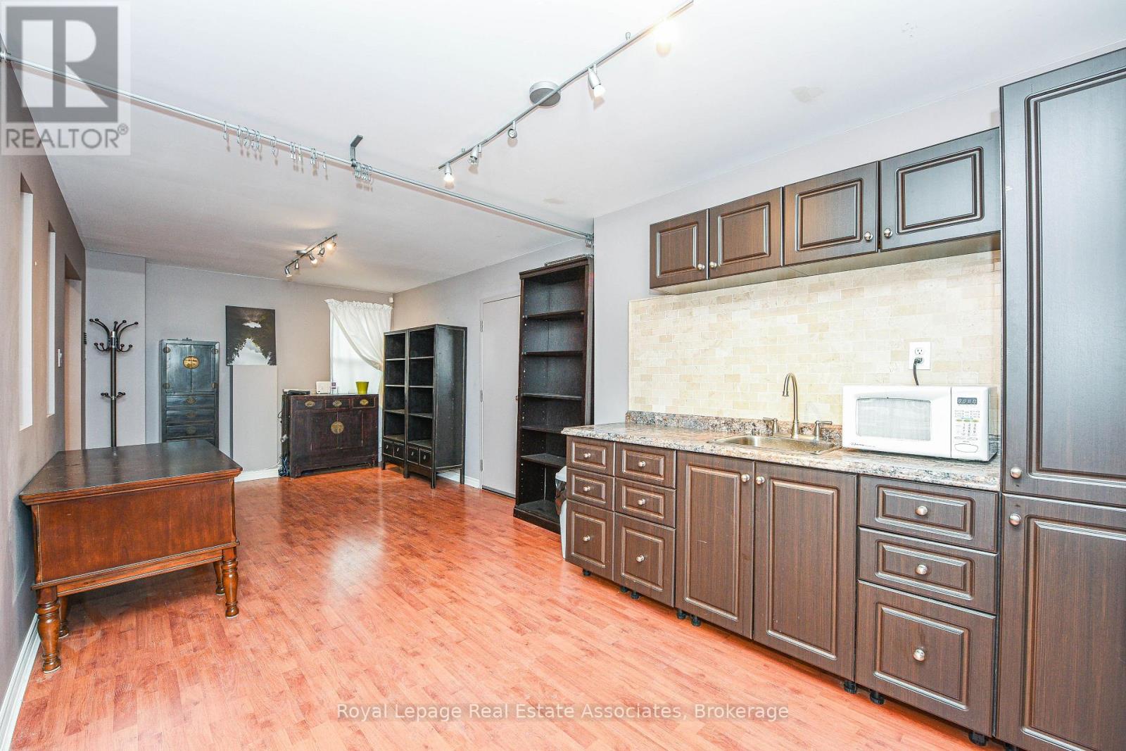 270 Lakeshore Road E, Mississauga, Ontario  L5G 1H1 - Photo 15 - W12590924