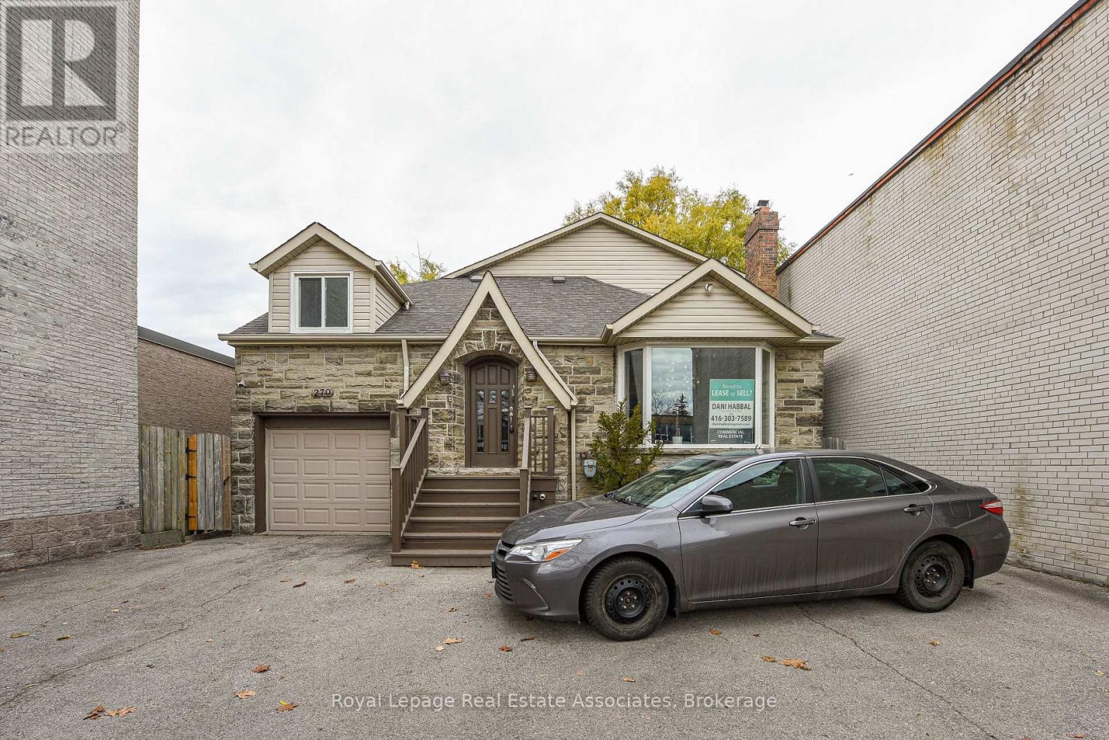 270 Lakeshore Road E, Mississauga, Ontario  L5G 1H1 - Photo 17 - W12590924