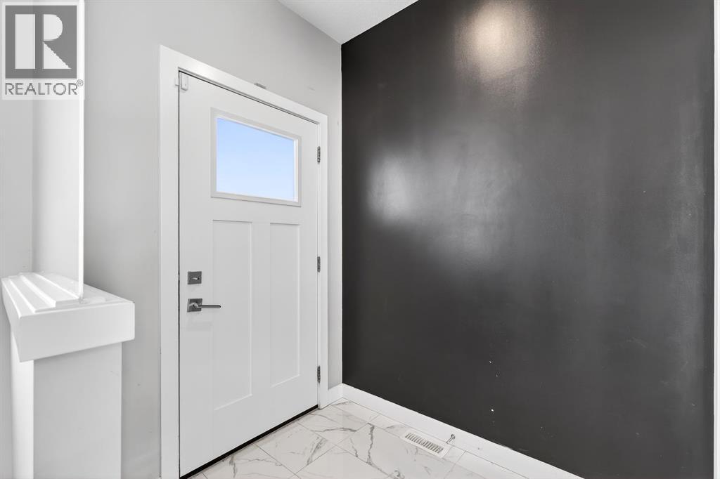 472 West Lakeview Drive, Chestermere, Alberta T1X 2A4 - Photo 2 - A2281929