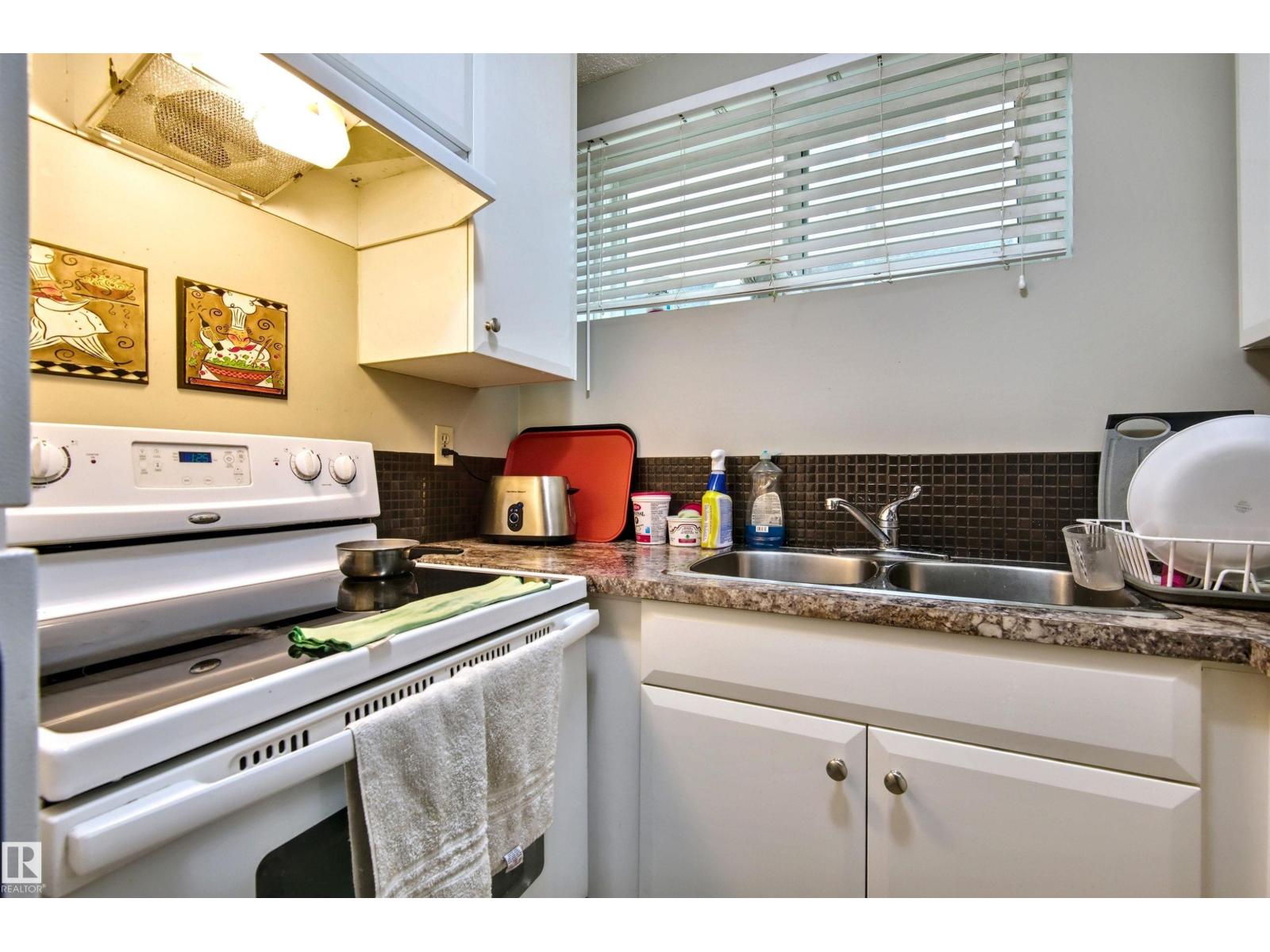 13008-13010 102 St Nw, Edmonton, Alberta  T6H 4B2 - Photo 21 - E4471360