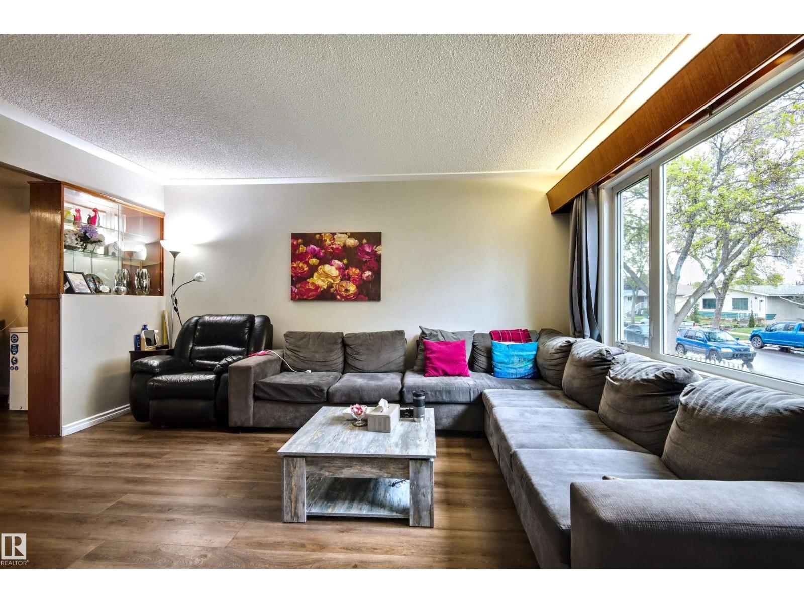 13008-13010 102 St Nw, Edmonton, Alberta  T6H 4B2 - Photo 3 - E4471360