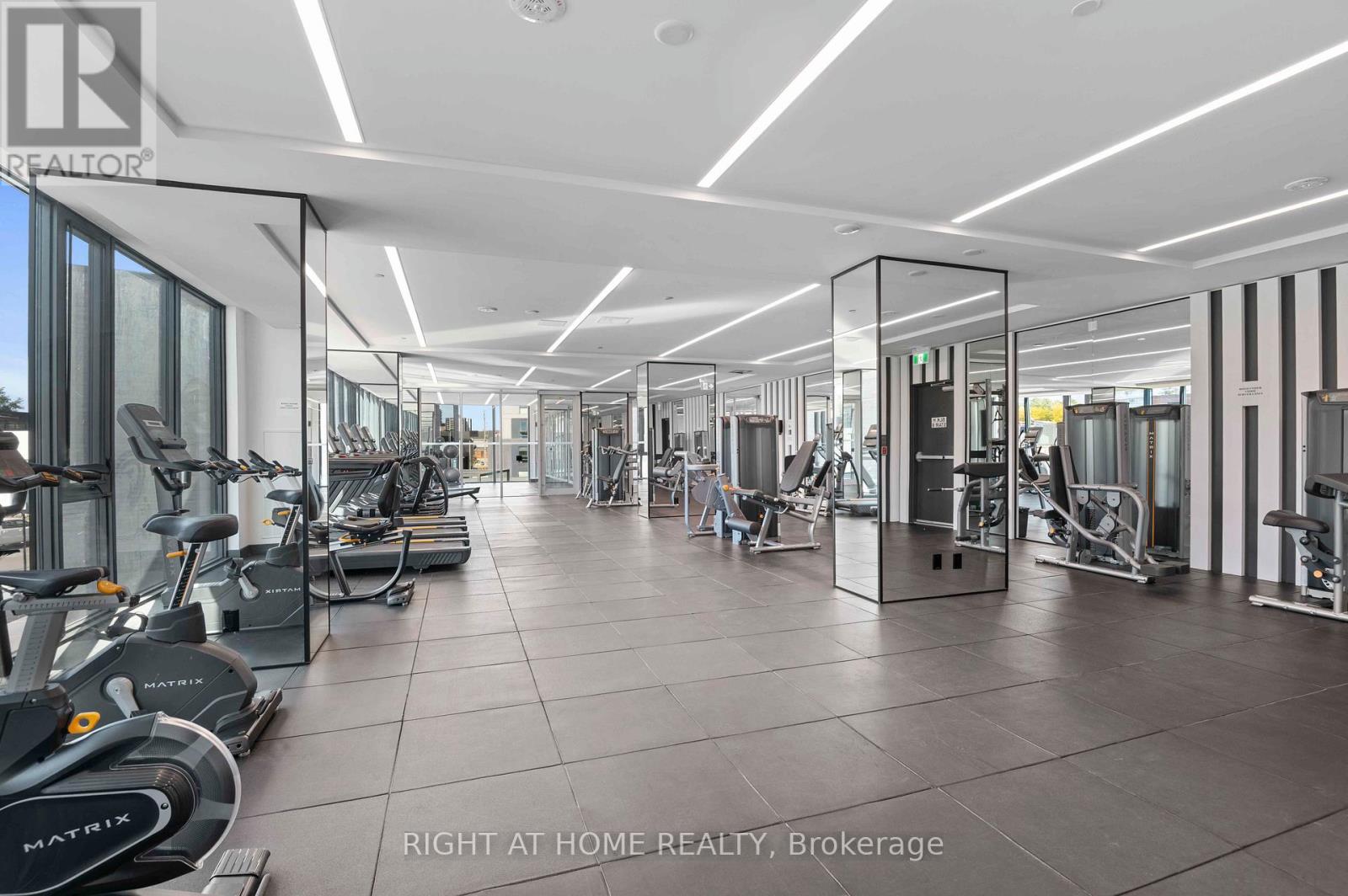 403 - 220 Missinnihe Way, Mississauga, Ontario  L5H 0A9 - Photo 10 - W12737694