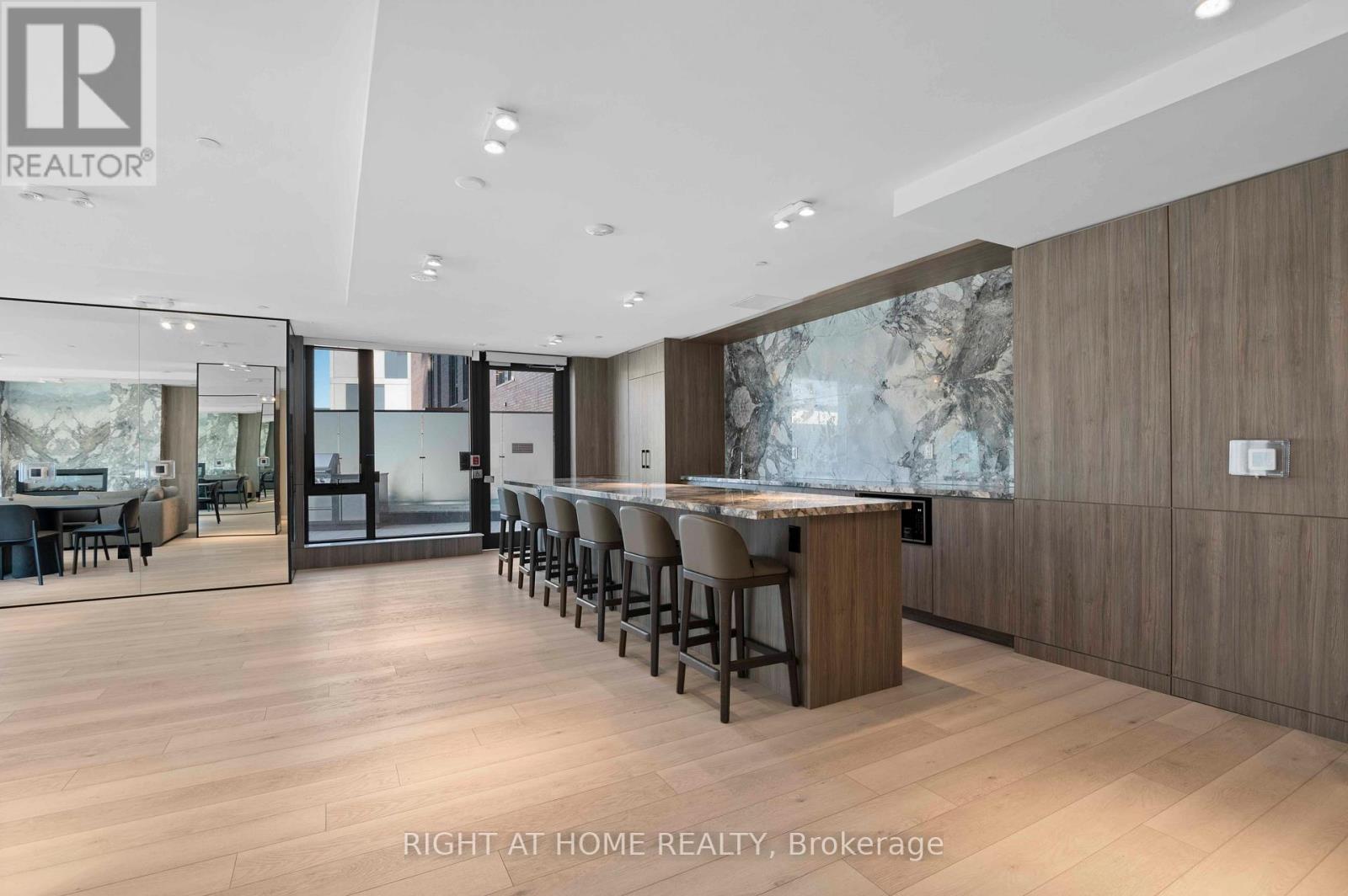 403 - 220 Missinnihe Way, Mississauga, Ontario  L5H 0A9 - Photo 11 - W12737694