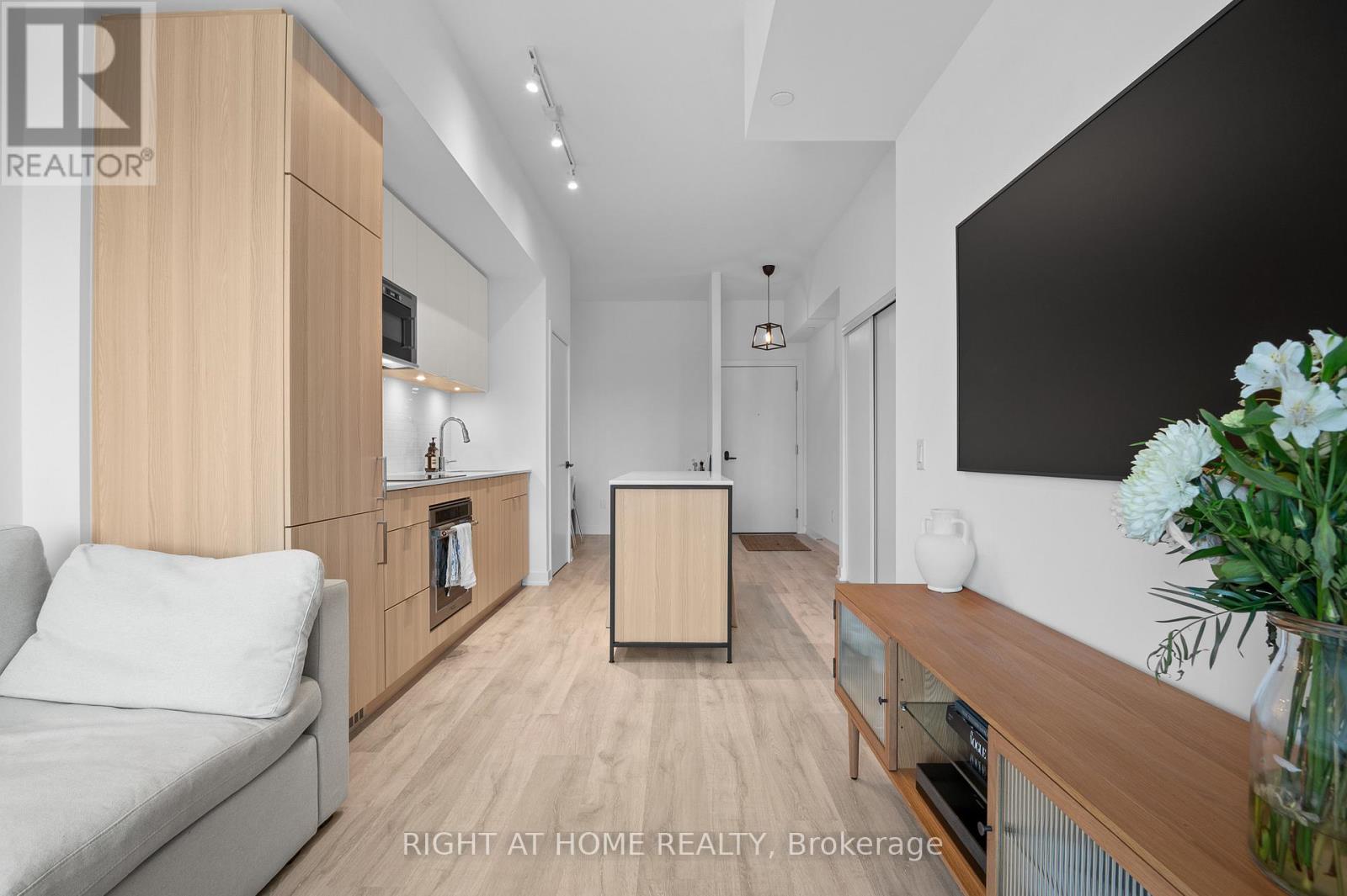 403 - 220 Missinnihe Way, Mississauga, Ontario  L5H 0A9 - Photo 5 - W12737694