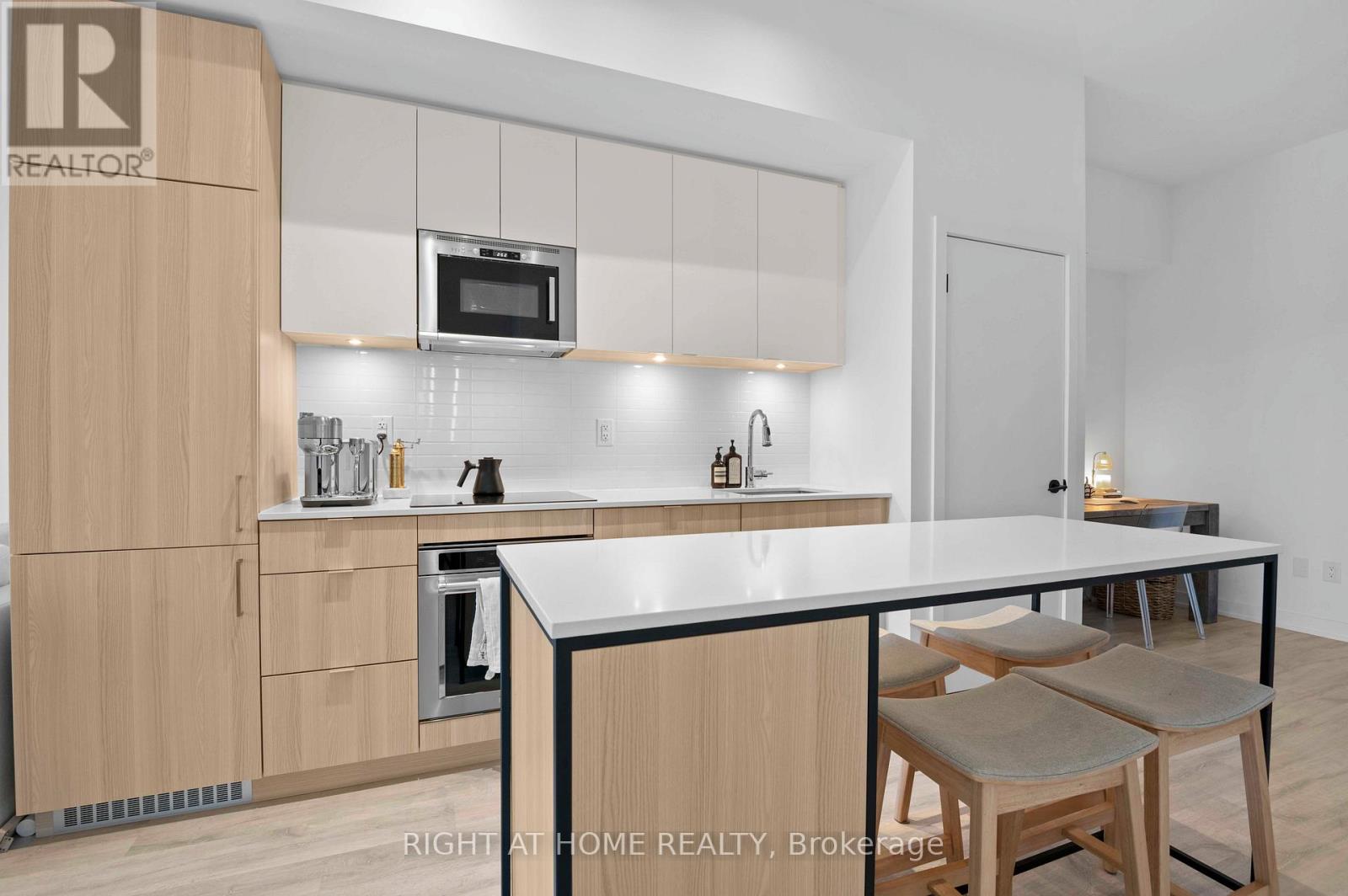 403 - 220 Missinnihe Way, Mississauga, Ontario  L5H 0A9 - Photo 6 - W12737694