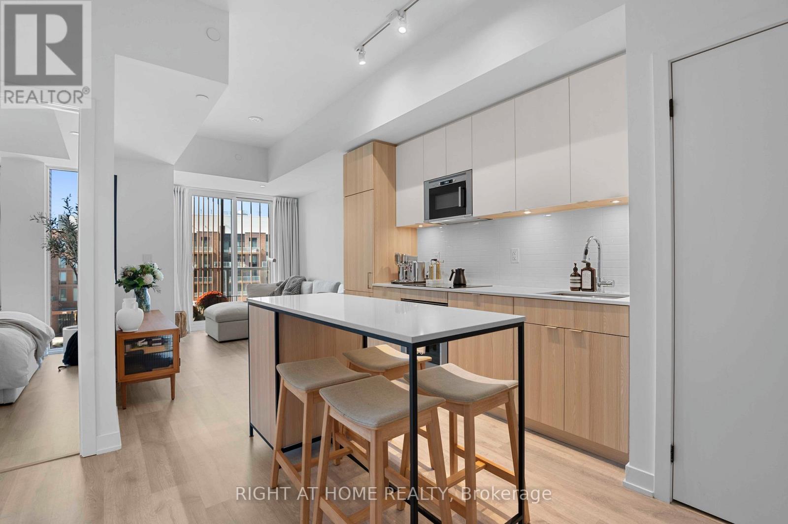 403 - 220 Missinnihe Way, Mississauga, Ontario  L5H 0A9 - Photo 7 - W12737694