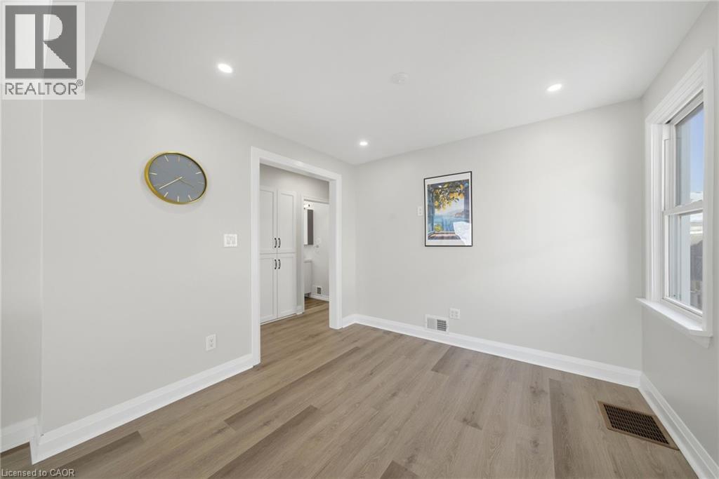 86 East 38th Street, Hamilton, Ontario  L8V 4E5 - Photo 9 - 40800809