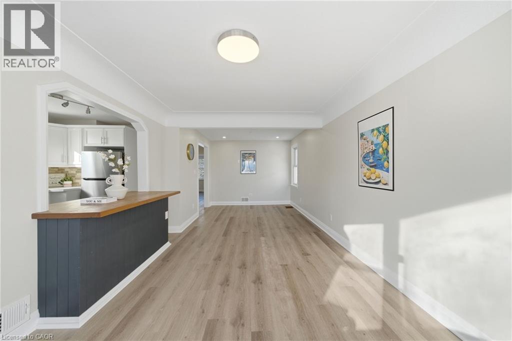 86 East 38th Street, Hamilton, Ontario  L8V 4E5 - Photo 2 - 40800809