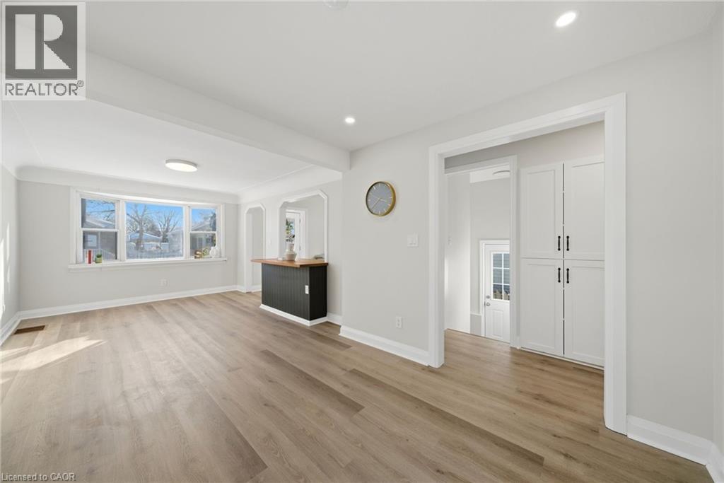 86 East 38th Street, Hamilton, Ontario  L8V 4E5 - Photo 7 - 40800809