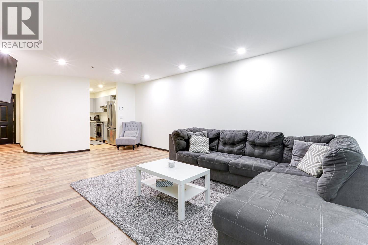 505 6737 Station Hill Court, Burnaby, British Columbia  V3N 4V2 - Photo 4 - R3084119