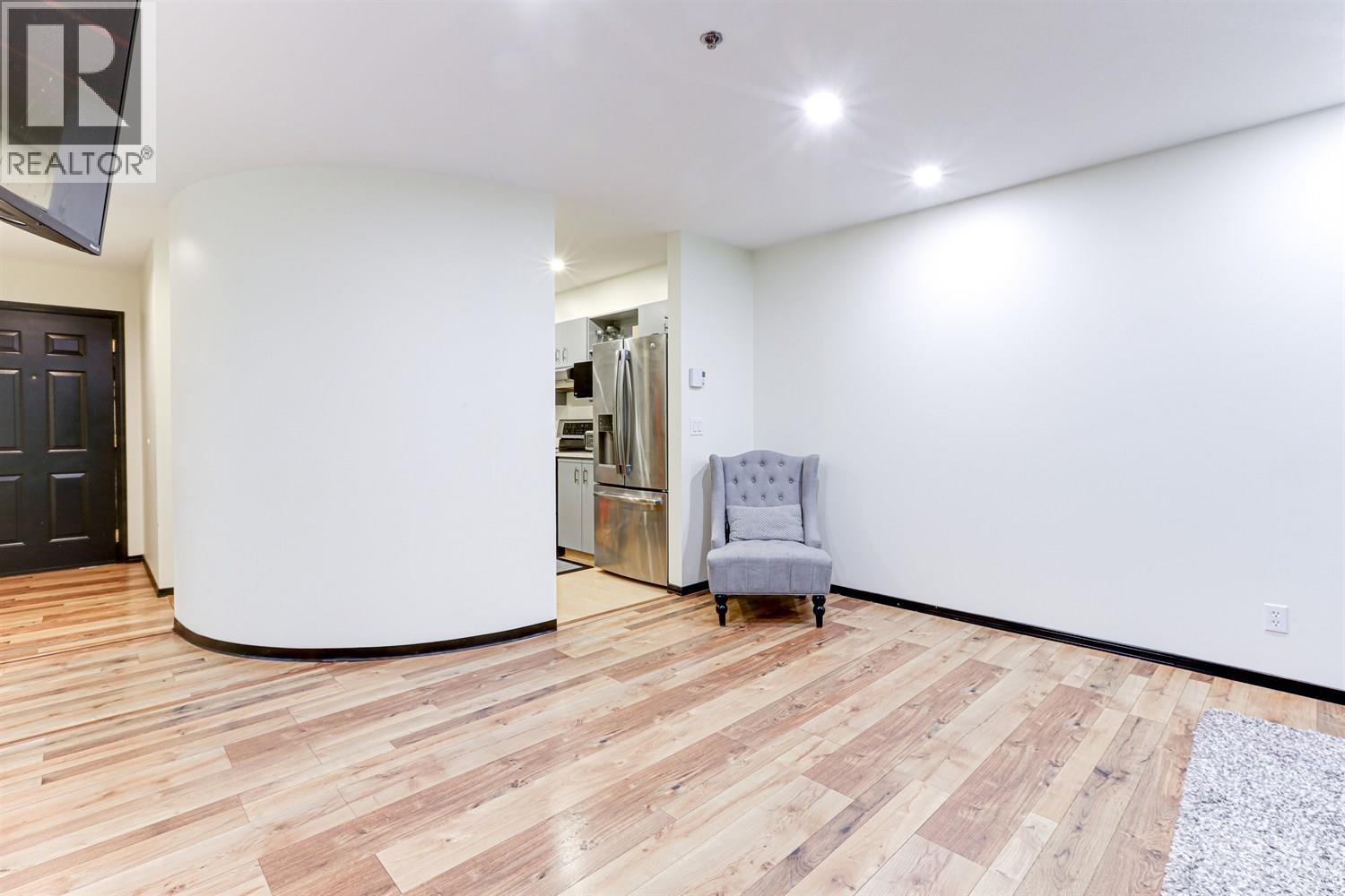 505 6737 Station Hill Court, Burnaby, British Columbia  V3N 4V2 - Photo 5 - R3084119