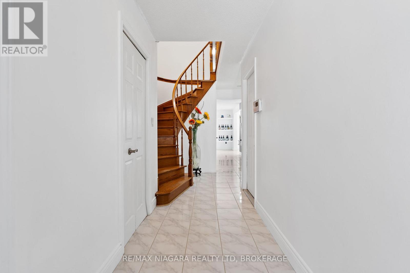 54 Culligan Crescent, Thorold, Ontario  L2V 4P1 - Photo 3 - X12737714