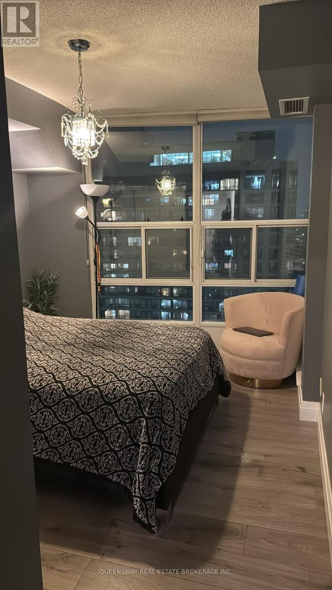 2108 - 1 Elm Drive, Mississauga, Ontario  L5B 4M1 - Photo 6 - W12727940