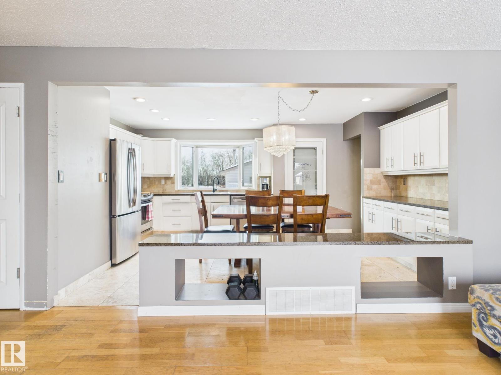 352 Huffman Cr Nw, Edmonton, Alberta  T5A 4C8 - Photo 10 - E4471329