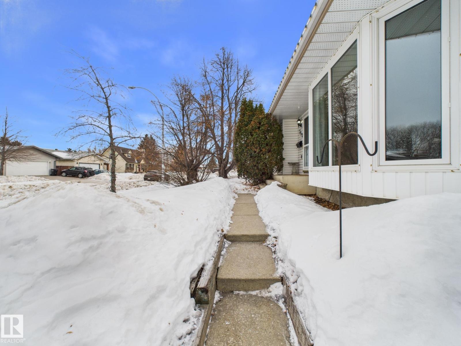 352 Huffman Cr Nw, Edmonton, Alberta  T5A 4C8 - Photo 5 - E4471329