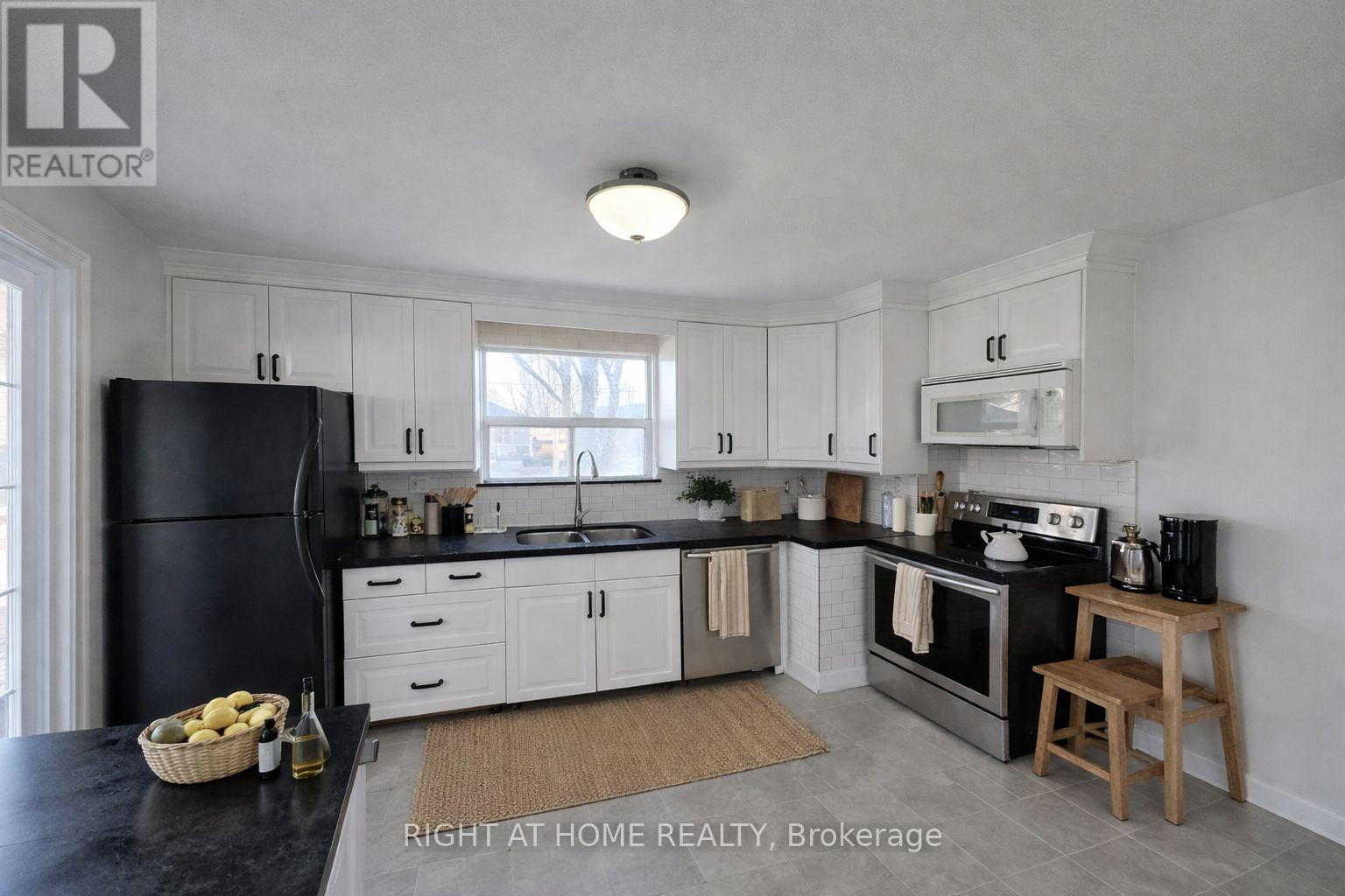 70 Bunnell Crescent, Toronto, Ontario  M3M 2C1 - Photo 2 - W12735036