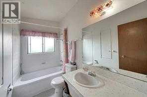 10212 8 Street Sw, Calgary, Alberta  T2W 0H1 - Photo 16 - A2281597