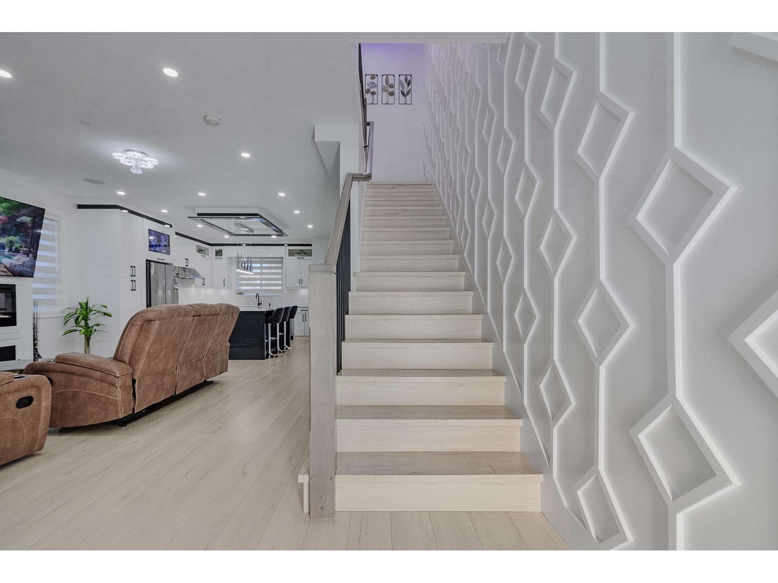 33225 5 Avenue, Mission, British Columbia  V2V 1V9 - Photo 8 - R3083523