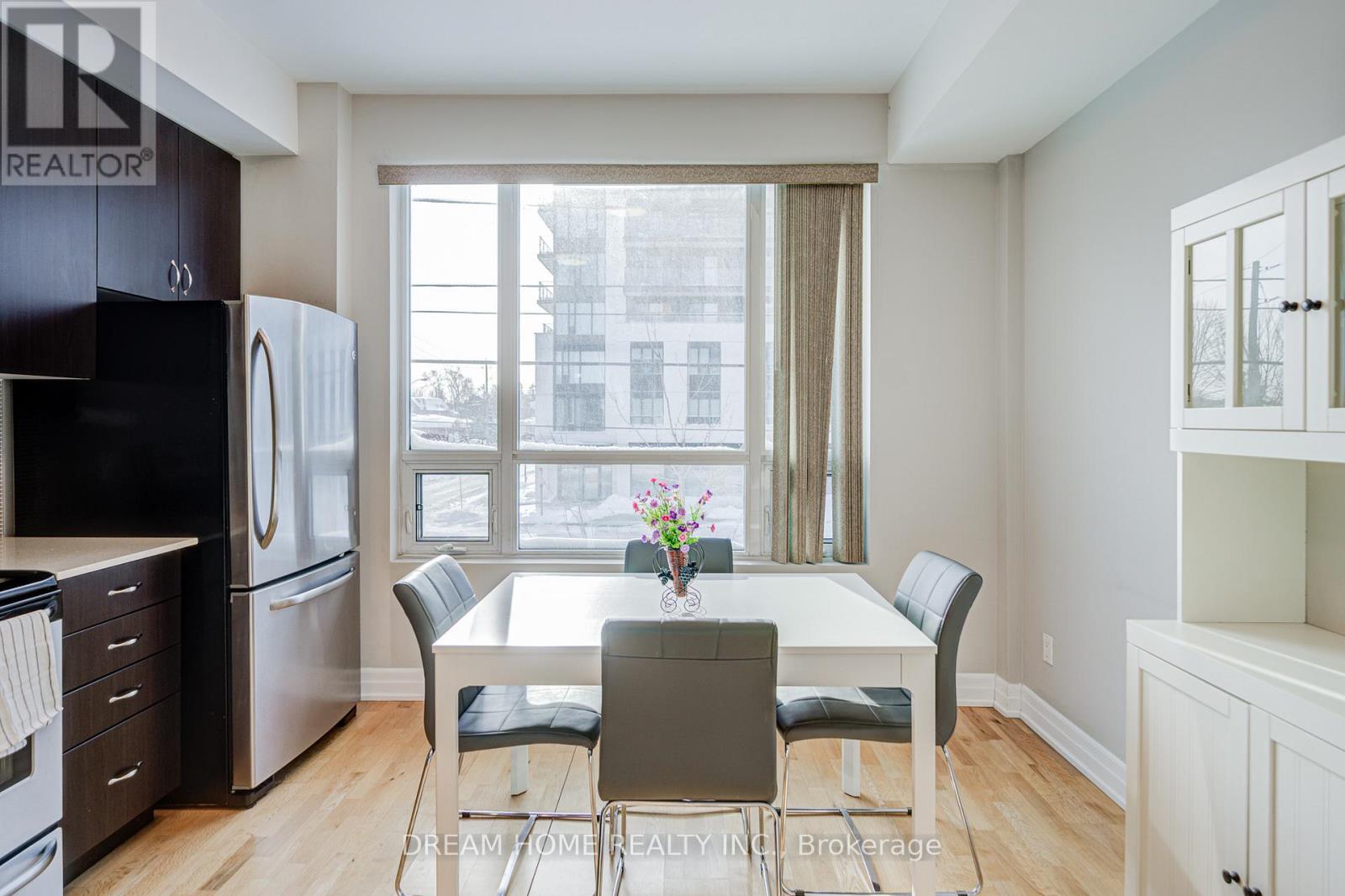 201 - 724 Sheppard Avenue W, Toronto, Ontario  M3H 2S8 - Photo 3 - C12737730