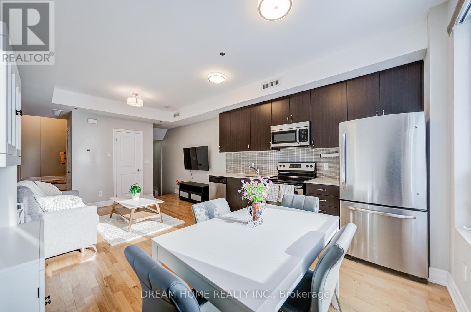 201 - 724 Sheppard Avenue W, Toronto, Ontario  M3H 2S8 - Photo 5 - C12737730