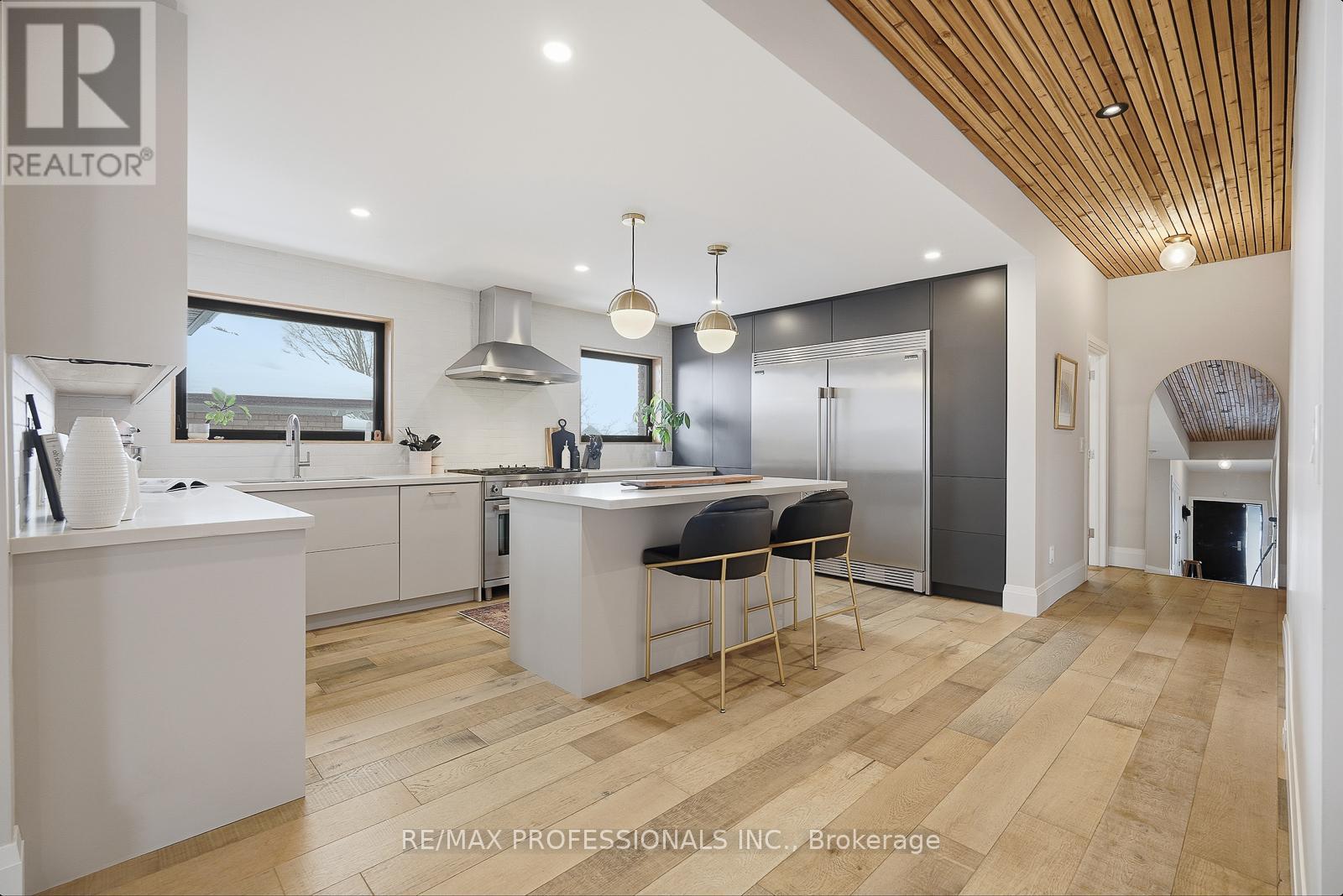 18 Treeview Drive, Toronto, Ontario  M8W 4B9 - Photo 11 - W12737740