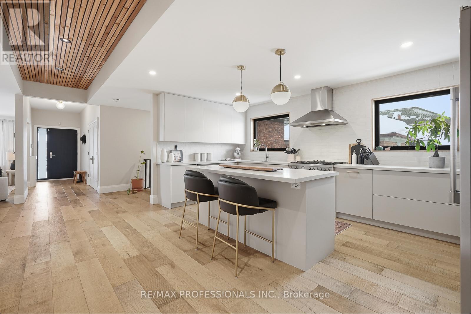 18 Treeview Drive, Toronto, Ontario  M8W 4B9 - Photo 13 - W12737740