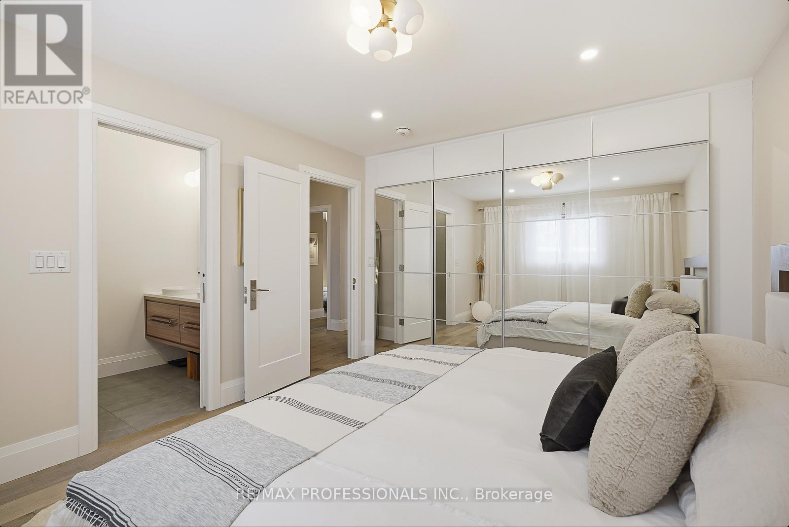 18 Treeview Drive, Toronto, Ontario  M8W 4B9 - Photo 24 - W12737740