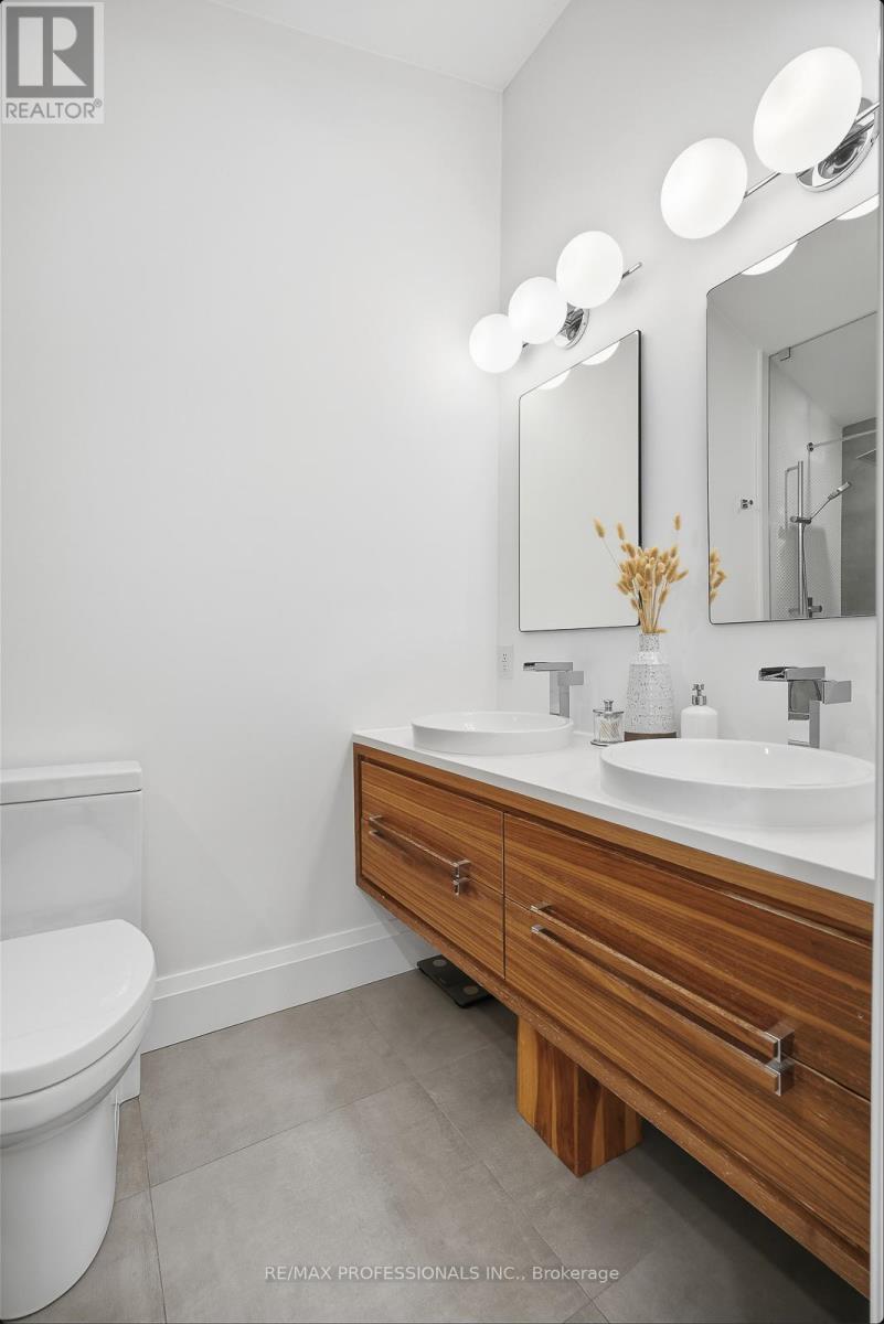 18 Treeview Drive, Toronto, Ontario  M8W 4B9 - Photo 25 - W12737740