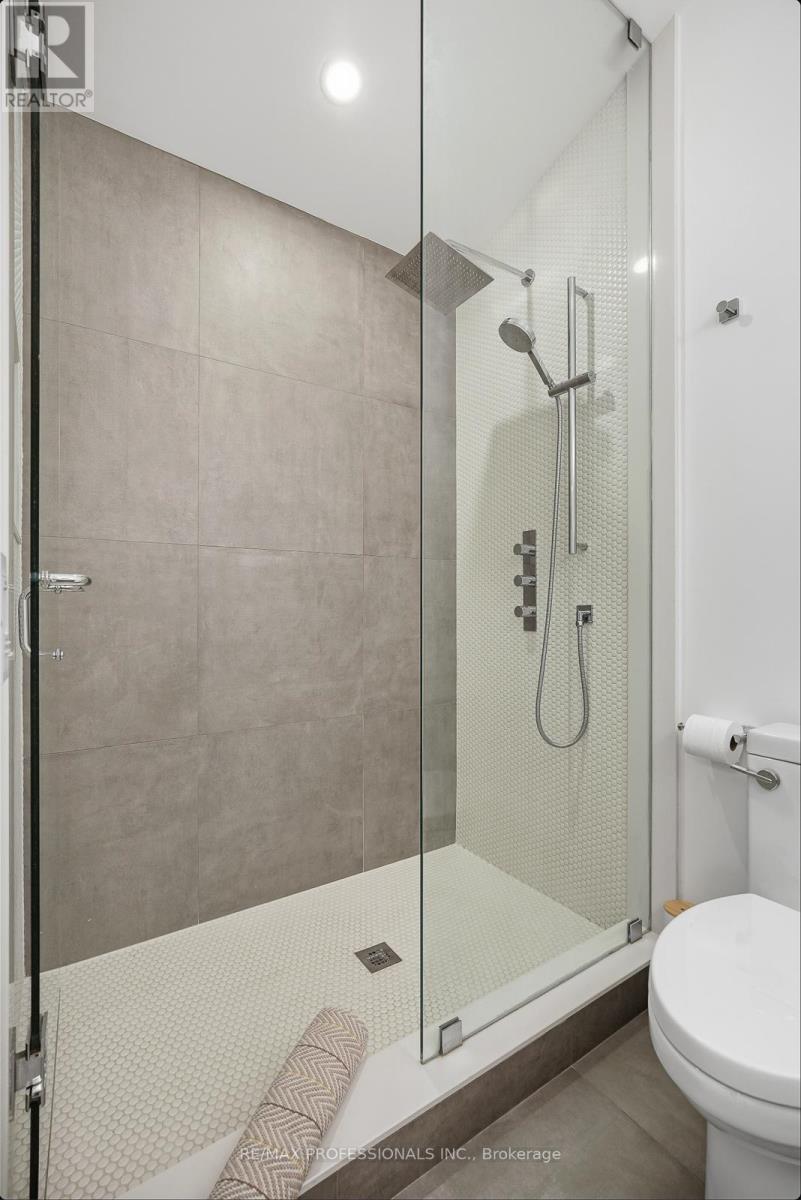 18 Treeview Drive, Toronto, Ontario  M8W 4B9 - Photo 26 - W12737740