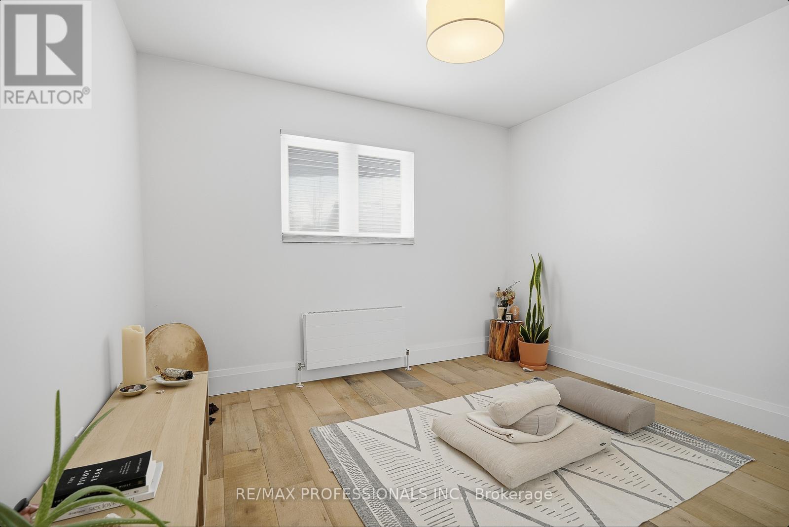 18 Treeview Drive, Toronto, Ontario  M8W 4B9 - Photo 30 - W12737740