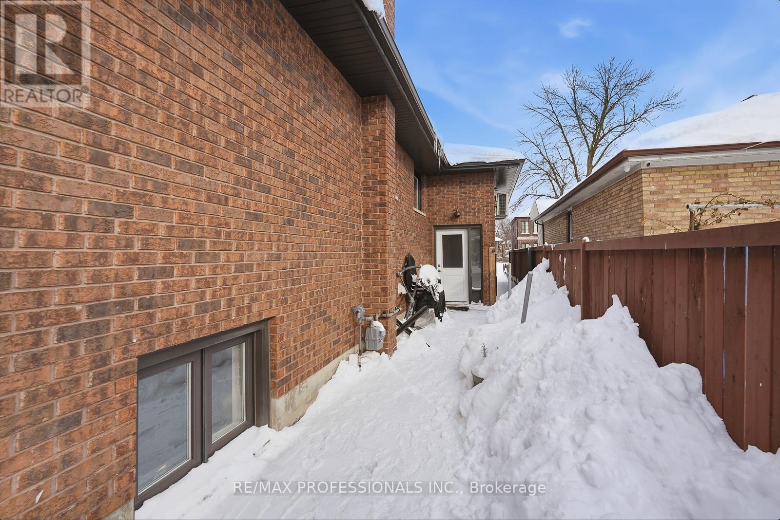 18 Treeview Drive, Toronto, Ontario  M8W 4B9 - Photo 43 - W12737740